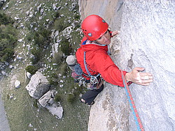 20070428-150715-NatilikRedJenny - Last move of the 4th pitch of Natilik, cliff of Ceuse. Plenty of open space underneath.
[ Click to go to the page where that image comes from ]