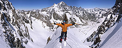 20070518-EmeraudeSummitVPano_ - Middle of the Emeraude gully with most of the Glacier noir visible and the prominent Barre des Ecrins smack in the middle, partly sheltered by Peak Coolidge. The Pelvoux starts on the far right.
[ Click to go to the page where that image comes from ]