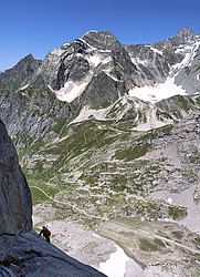20070715-134725_FilleAuxYeuxVertsVPano_ - Upper part of 'La fille aux verts' on the Vanoise Needle.
[ Click to go to the page where that image comes from ]