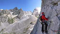 20070715-AiguilleVanoisePano_ - Climbing on the Vanoise needle, 'La Grande Casse' partly visible.
[ Click to go to the page where that image comes from ]