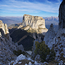 20071016_174608_MtAiguilleGashVPano_ - Mt aiguille seen from the Selle pass upon reaching the Vercors plateau itself.
[ Click to go to the page where that image comes from ]