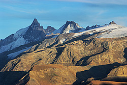 20071023_180846_Meije_ - Meije and Rateau seen from a distance.
[ Click to download the free wallpaper version of this image ]