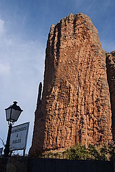 20071029_101517_Riglos - Welcome to Riglos. Riglos the village. Riglos the big climbs.
[ Click to go to the page where that image comes from ]