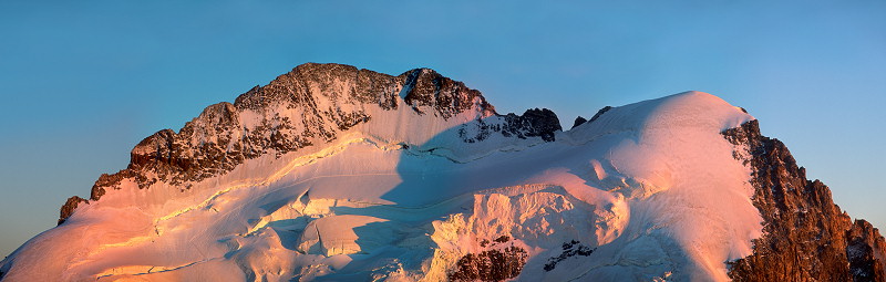[EcrinsTop_Pano_.jpg]
A panorama of the summit of the Barre des Ecrins, a 4102m summit in the southern Alps. Combination of 9 images taken with a 200mm telephoto lens. The resulting image has a whooping 100 megapixels.