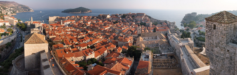 [20070829_175907_DubroWallPano_.jpg]
All of Dubrovnik.