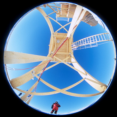 [ConcordiastroDay6FV.jpg]
The ConcordiAstro platform seen from below, legs fully extended.