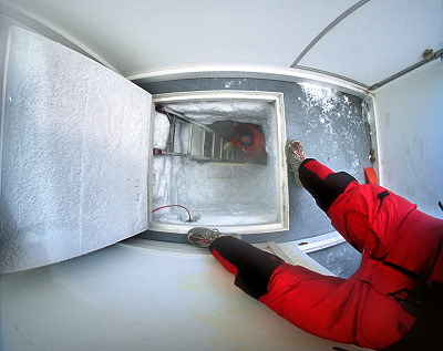 [SismoShelter2FHW.jpg]
Showing the way down to the ice tunnels and the seismology cave.