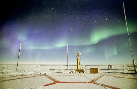 [AuroraRoofLow02.jpg]
Curtains of light waving above the roof telescope.