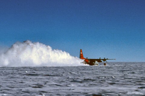 [Cappelle018.jpg]
C-130 taking off from Dome C in 1977, pushed by JATO rockets (Photo Thierry Cappelle).