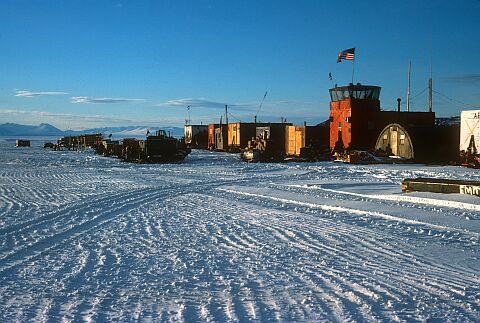 [Cappelle104.jpg]
Last view of the McMurdo C130 landing strip before the return to civilization.