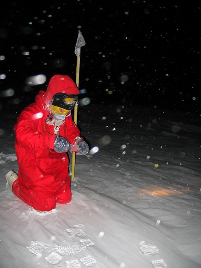 [20050604_018_GlacioSampling.jpg]
Emanuele, the glaciologist, collecting a snow sample into a sealed plastic container, a km from the station.