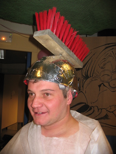 [20050622_110_Romans.jpg]
Jean with his very Roman helmet...