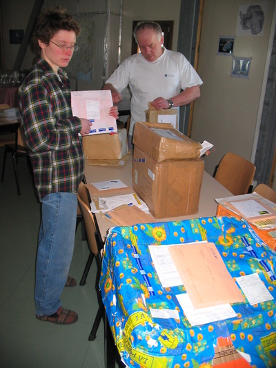 [20051121_005_Postal.jpg]
Claire and Jean-Louis sorting the mail.