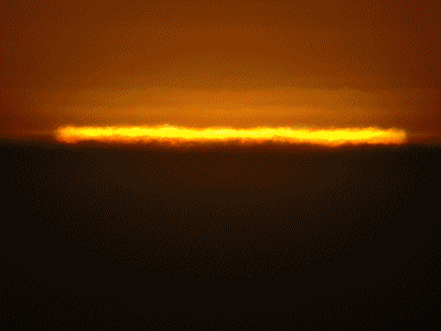 [GreenFlashAnim.gif]
Animation of the green flash of the sun, lasting about 15 minutes, photographed in august 2005.