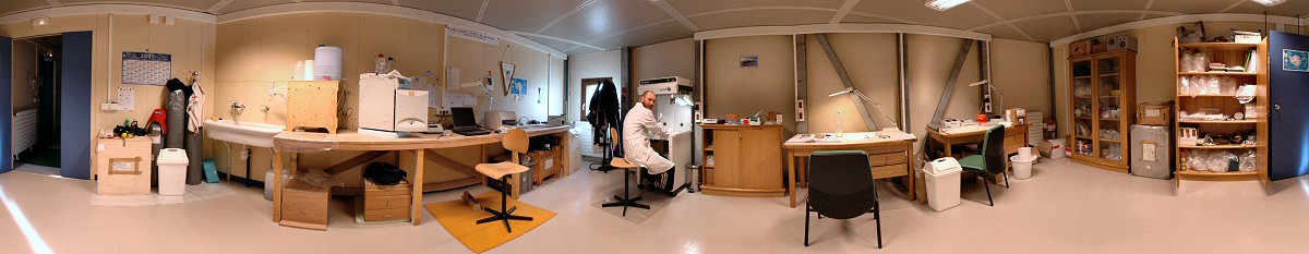 [PanoGlacioLab.jpg]
Another view of the glaciology laboratory on the 3rd floor of the quiet building.