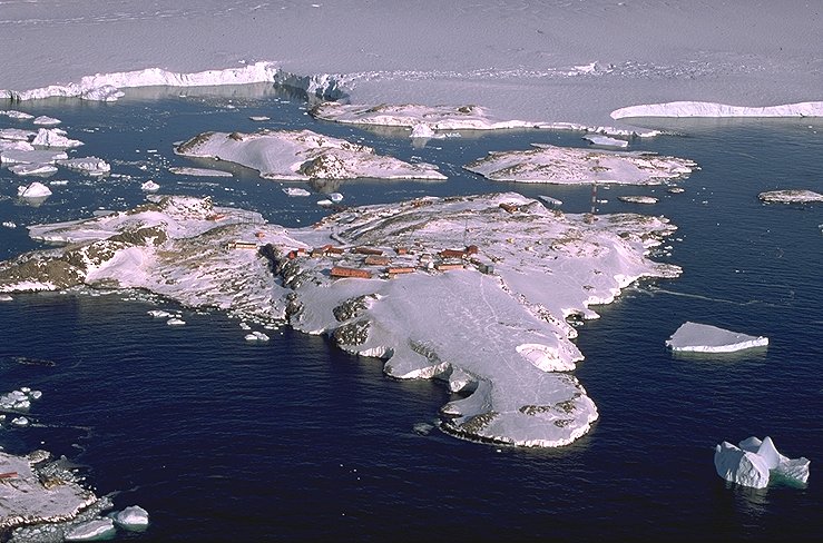 [DdU.jpg]
The Pétrel island, seen from helicopter. The main French base of Dumont d'Urville is located on the top of the island, less than a km from the Antarctic continent itself (the glacier visible at the top of the image). At the lower left corner, you can see the tip of the much debated airstrip, never used due to storm damage, an ecological and financial nightmare.