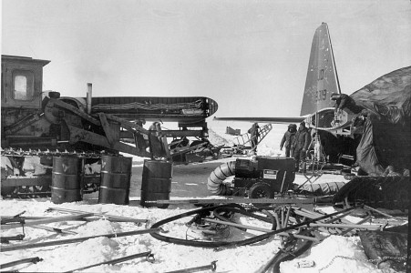 [Dome_Charlie_7_edited-2_.jpg]
The repair camp. Notice the dismantled wing and the space heaters and tubes going under parachutes (image courtesy Richard Sheehan)