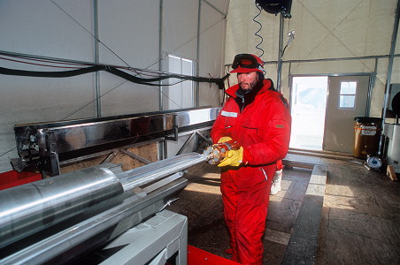 [DrillInsertion.jpg]
Inserting the drill into its casing. This space holds the ice chips.