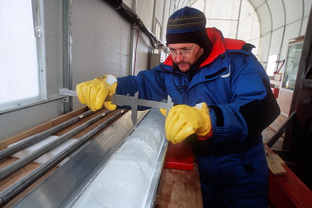 [IceCoreDiameterMeasure1.jpg]
Measuring the diameter of the ice core, to check for potential problems or wear-out of the mechanisms.