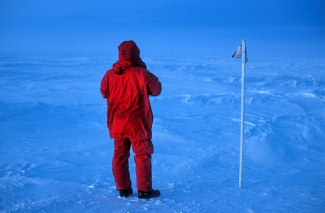 [EmanueleCollectingSamples3.jpg]
Emanuele getting ready for his snow sampling session in the winter twilight, right at the pole marker. Not stepping anywhere behind the pole allowed to avoid contamination. Due to the distance, the night samplings are always done in two people for security reasons, in addition to using a radio each.
