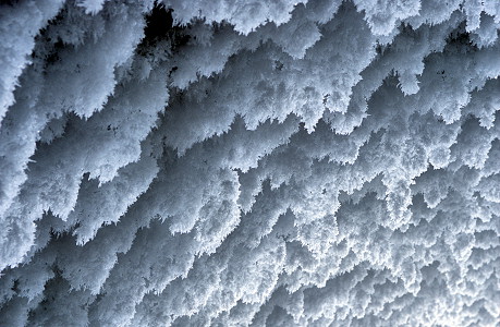 [CrystalsIceCave5.jpg]
Ribs of ice crystals formed on the underground garage ceiling.