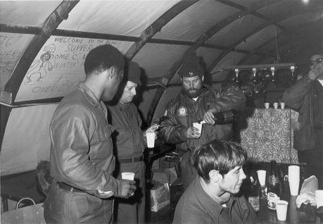 [319inside.jpg]
Worker bees at Dome Charlie LC-130 salvage camp.