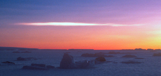 [PSC.jpg]
A polar stratospheric cloud see from Dumont d'Urville, a rare and impressive sight above the winter icebergs.