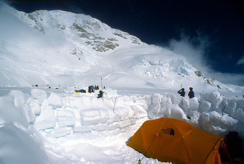 [AvalancheMessner.jpg]
Avalanche down the Messner Couloir. Two japanese snowboarders in it.