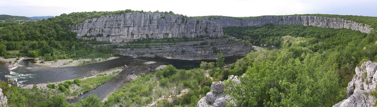 [20080509_155913_ArdecheChauletPano_.jpg]
The Chaulet cliffs along the Ardeche river. Plenty of excellent routes there, unfortunately a bit worn out by its popularity.