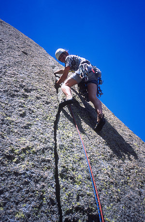 [HumpInitiatorGraniteCrack.jpg]
The final crack on the Initiator.