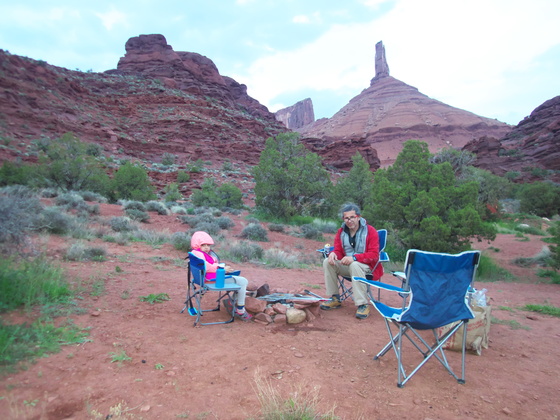 [20190417_035456_BigBendBouldering.jpg]
Wild camping below the unmistakable profile of Castleton Tower.