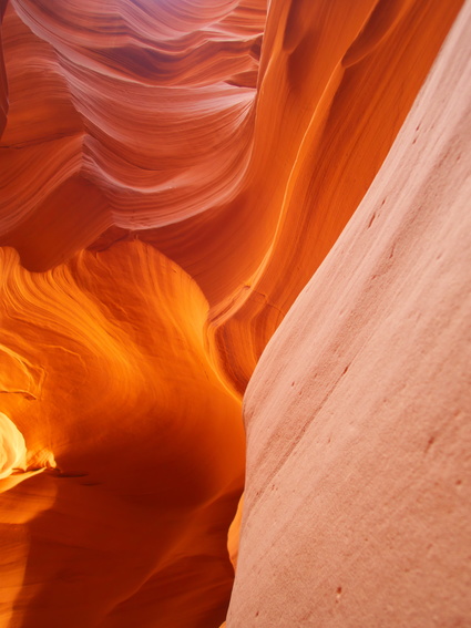 [20190428_132232_AntelopeCanyon.jpg]
Without reference you can't tell where up is.