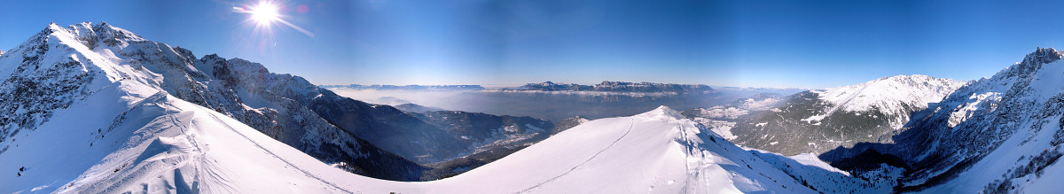 [20070128-OriondePano_.jpg]
The Chartreuse visible in the background of this panorama of the summit of Orionde.