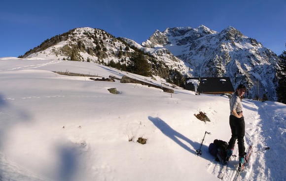 [20070216-RefugeMolardPano_.jpg]
Reaching the Mollard hut on an evening ski outing up the Sabottes (the minor summit on the left).