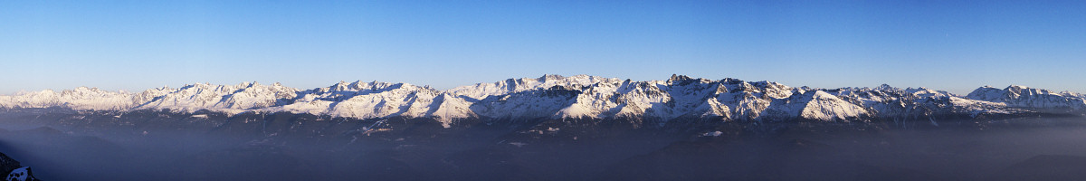 [20080216_173748_BelledonneFromChamechaudePano.jpg]
The Belledonne range as seen from Chamechaude in the Chartreuse