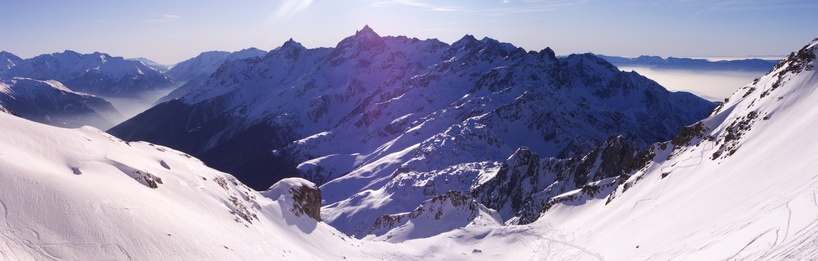 [20090104_151221_FromBelleEtoilePano_.jpg]
A view on the east side of Grandes Rousses from the summit of Belle Etoile.