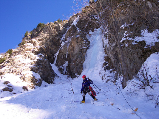 [20090228_122841_BoulonIce.jpg]
The Belledonne range is mostly known for its backcountry skiing, but it also has a few hidden ice-climbing spots, like this one at the Boulon.