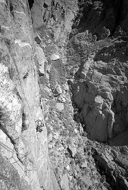 [Traverse_Pitch6.jpg]
Jenny on the downclimbing section of the much feared 5.10 traverse of pitch 6.