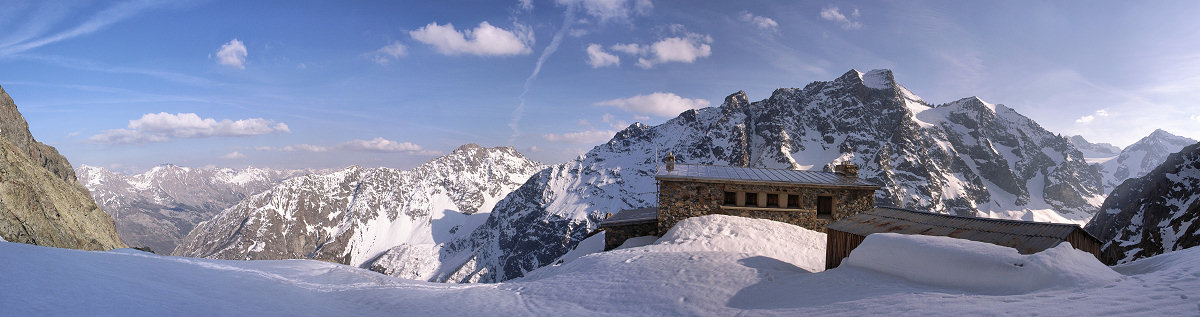 [20060504_PelvouxRefugePano.jpg]
The Pelvoux Refuge and the Pte of Celse Niere in the background. The couloir visible above the roof of the hut is the semi-classic Pelas Verne couloir (50deg).