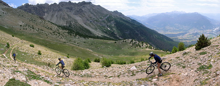 [20060627_BikeCurvePano.jpg]
Coming down the other side of Moussiere pass.