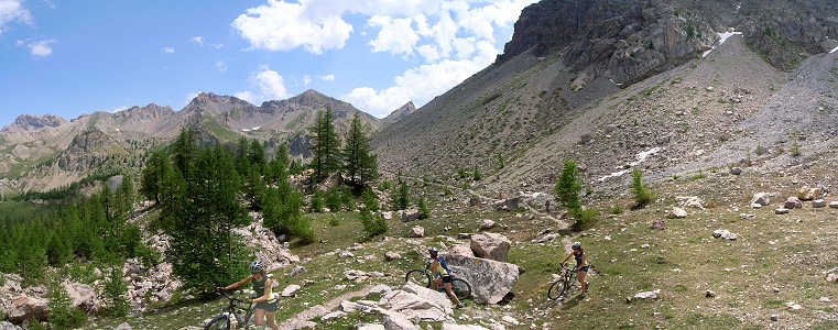 [20060627_BikeTrailPano_.jpg]
Combining panoramic and sequencing techniques for this unglamorous image of pushing a bike on a too rocky trail.