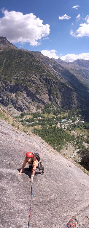 [20060820-DalleAilefroideVPano_.jpg]
'Orage d'etoile', great rock, good pro, quick climbing.