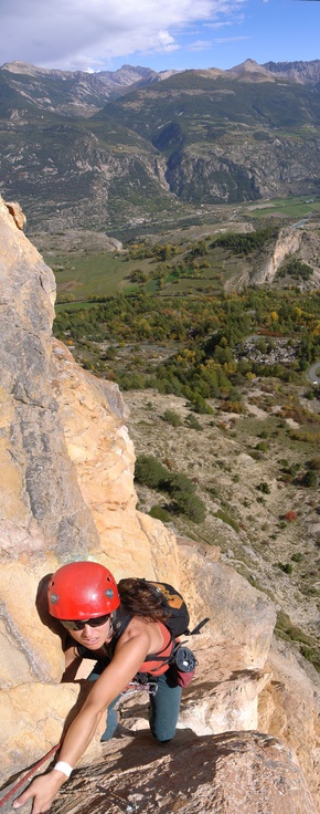 [20061014-PonteilVPano_.jpg]
Jenny on the crux of Yakafaucon, a short 6b+ crack.