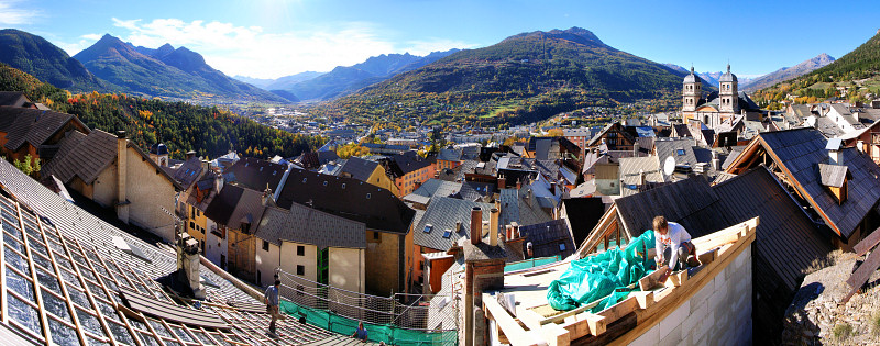 [20061024-CarpenterVaubanPano.jpg]
Carpenters at work on a roof of old town Briançon.