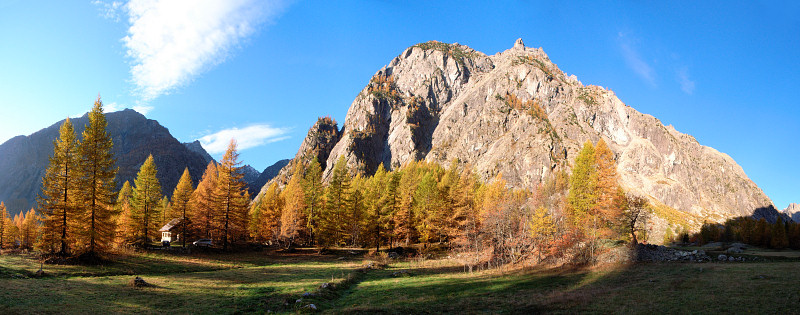 [20061031-AilefroidePano.jpg]
Ailefroide seen from the village. It seems logical that the climbing areas are named the same way as the village just below, but it's confusing that some are actually right there at the base of Mt Pelvoux (main summit on the image), while Mt Ailefroide is much farther up the valley. Routes here are famous for a bunch of reasons: it's one of the few granite crags in France, and it's all slab, although the most classic route of all is the 'fissure d'Ailefroide', a century old chimney testpiece.