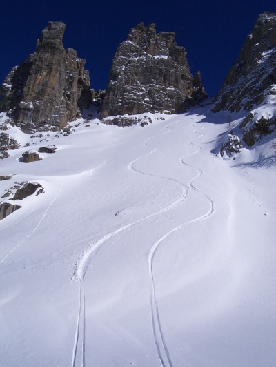 [20080313_141621_CouloirCorneille.jpg]
Our tracks in the Corneille couloir.