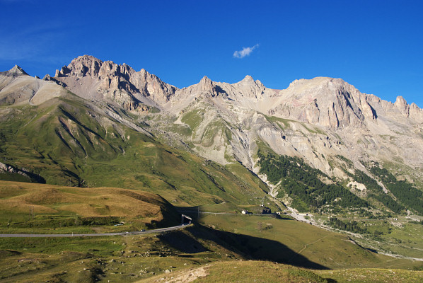 [20080809_180718_Cerces.jpg]
A view on the Cerces range from the Lautaret pass.