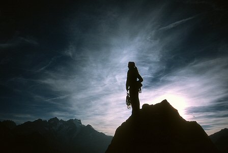 [BacklitSummit.jpg]
Jenny backlighted on the summit of Aurore Nucléaire, Pic Sans Nom, massif des Ecrins.