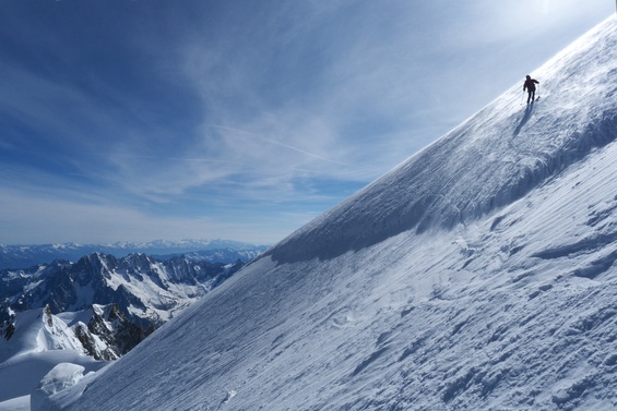 [20120602_081443_MtBlancDescent_.jpg]
The north face of Mt Blanc, first crevasse shortly below the summit.
