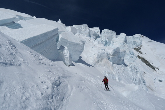 [20120602_090420_MtBlancDescent.jpg]
In the middle of the lower section of seracs.